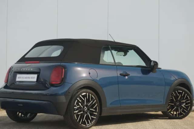 MINI Cabrio (2026) thumbnail 4