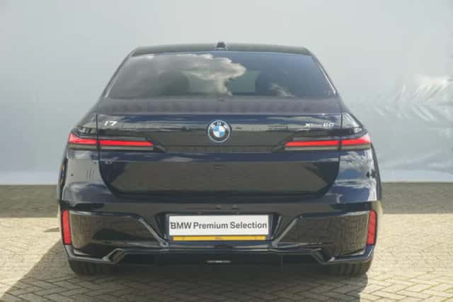 BMW i7 (2024) thumbnail 5