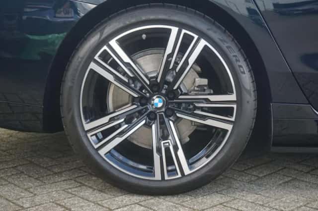 BMW i7 (2024) thumbnail 6