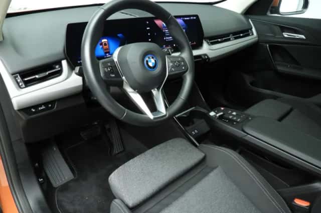 BMW iX1 (2024) thumbnail 6