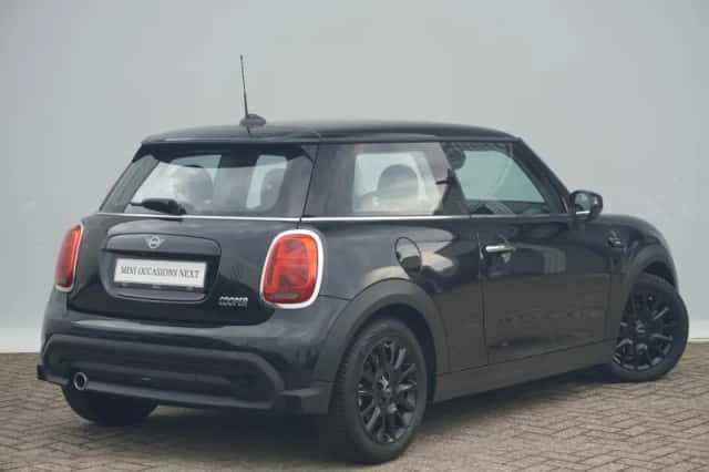 MINI Cooper (2023) thumbnail 2