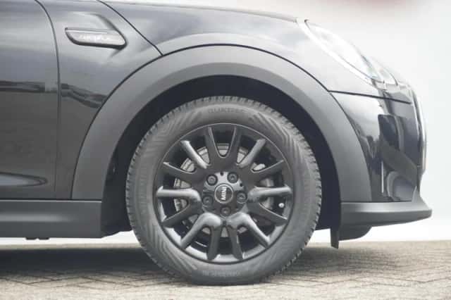 MINI Cooper (2023) thumbnail 6