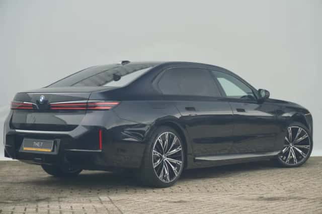 BMW i7 (2026) thumbnail 2