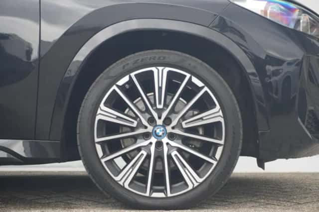 BMW iX1 (2023) thumbnail 6