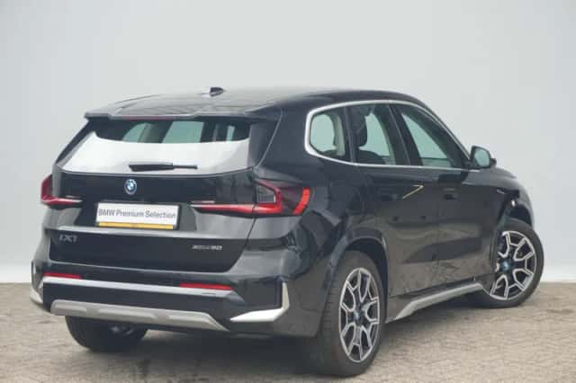 BMW iX1 (2023) thumbnail 2