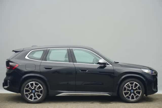BMW iX1 (2023) thumbnail 4