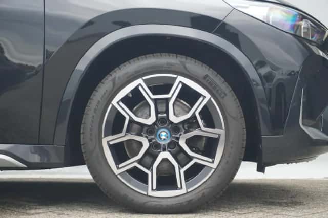 BMW iX1 (2023) thumbnail 6