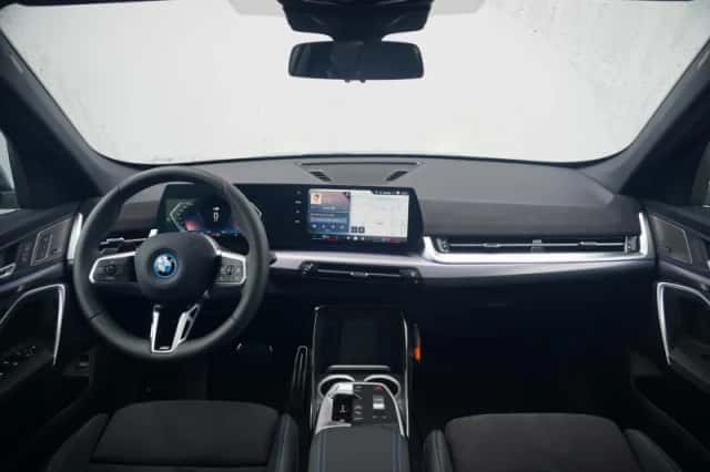 BMW iX1 (2026) thumbnail 3