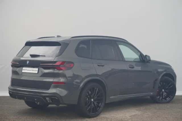 BMW X5 (2023) thumbnail 2