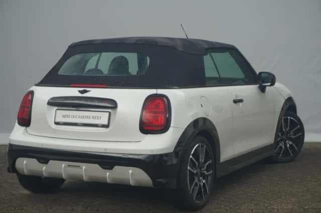 MINI Cabrio (2026) thumbnail 3