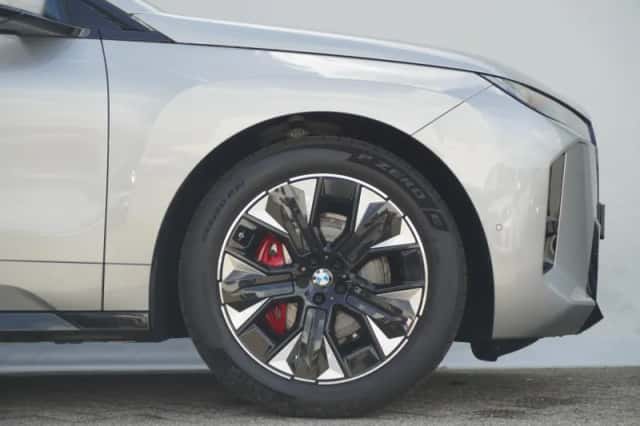BMW iX (2026) thumbnail 6