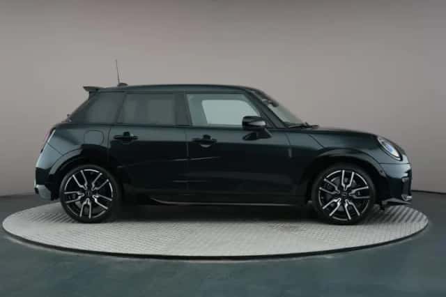 MINI Cooper (2025) thumbnail 2