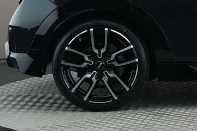 MINI Cooper (2025) thumbnail 2