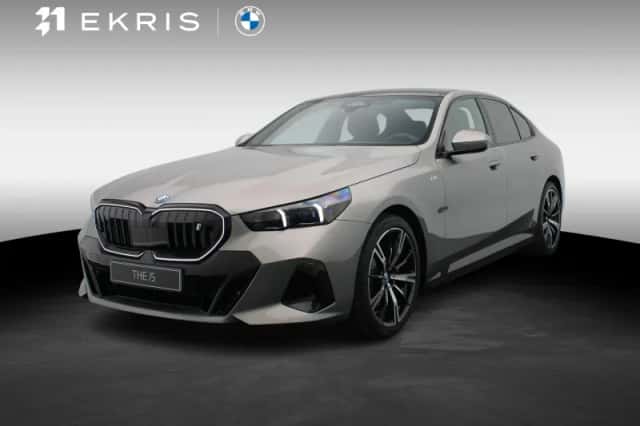 BMW i5 (2026) thumbnail 1