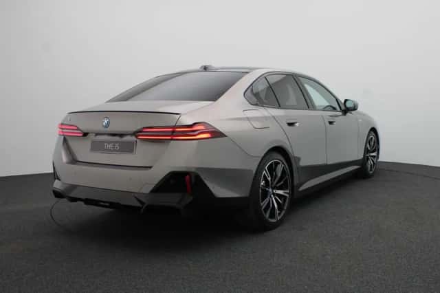 BMW i5 (2026) thumbnail 2