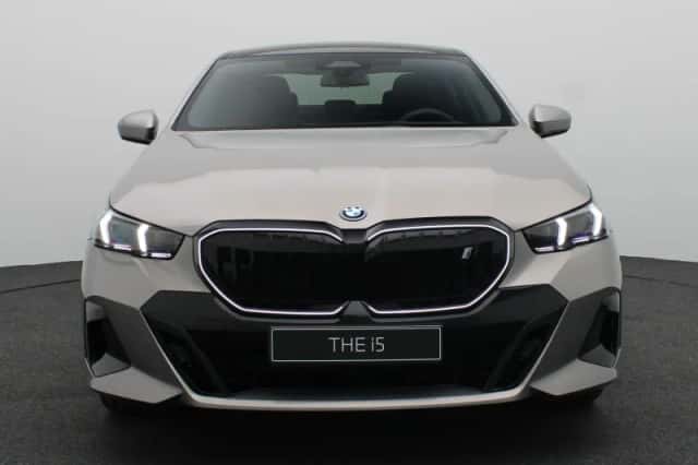 BMW i5 (2026) thumbnail 3