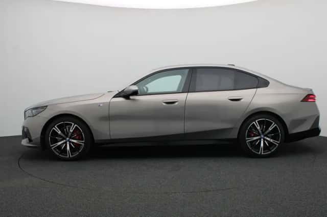 BMW i5 (2026) thumbnail 4