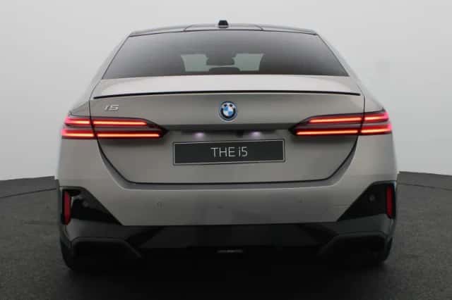 BMW i5 (2026) thumbnail 5
