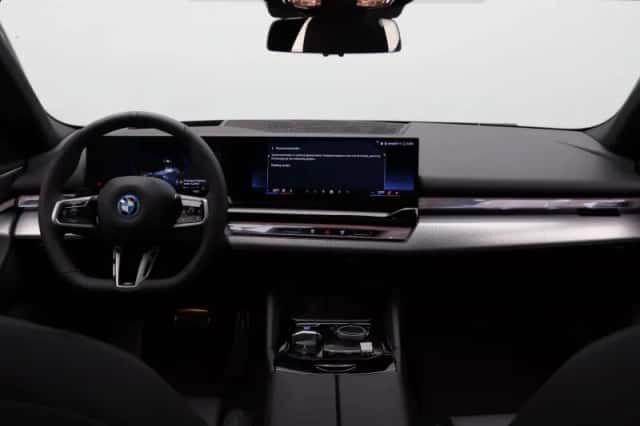 BMW i5 (2026) thumbnail 6