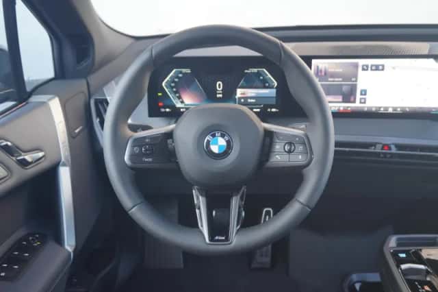 BMW iX (2026) thumbnail 2