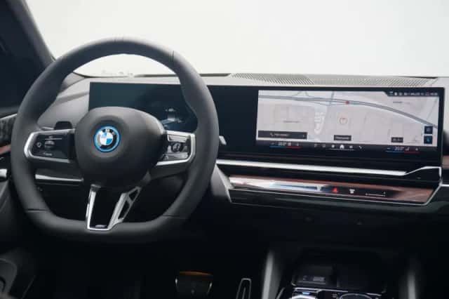 BMW i5 (2026) thumbnail 3