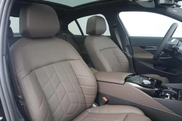 BMW i5 (2026) thumbnail 4