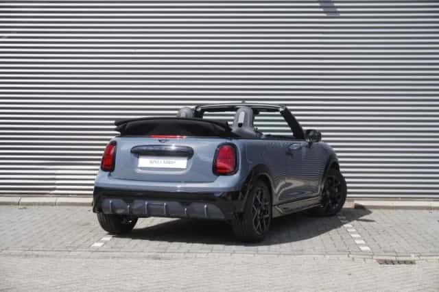 MINI Cabrio (2026) thumbnail 2