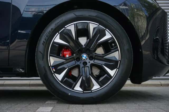 BMW iX (2026) thumbnail 6