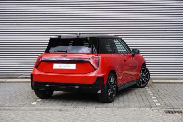 MINI Cooper (2026) thumbnail 2
