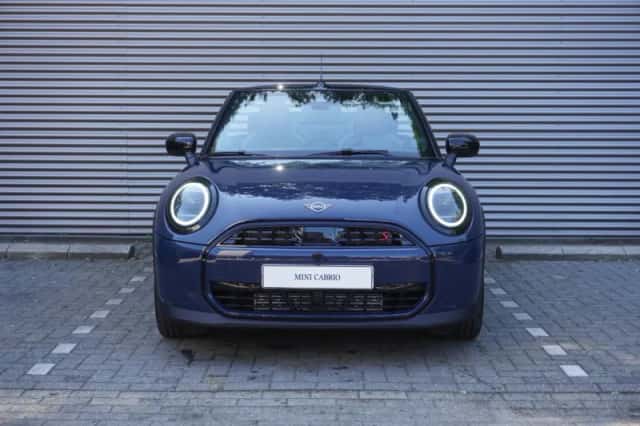 MINI Cabrio (2026) thumbnail 2