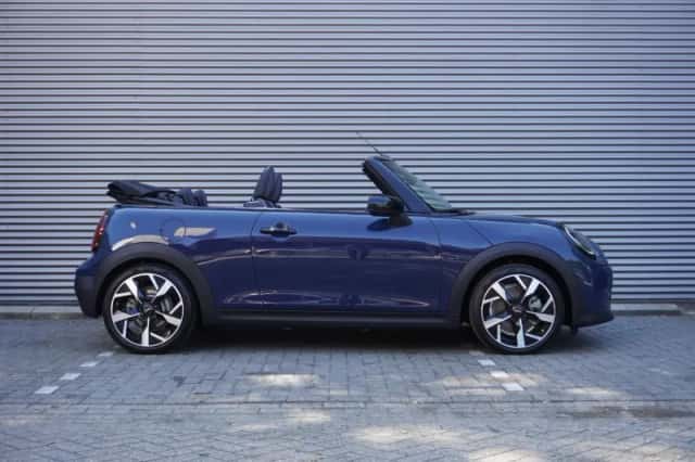MINI Cabrio (2026) thumbnail 3