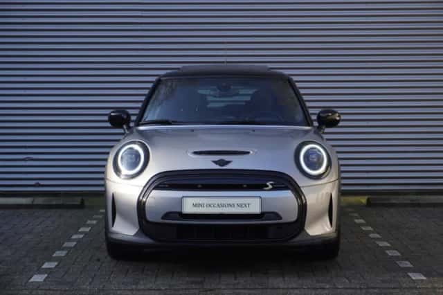 MINI Electric (2023) thumbnail 3