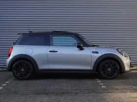 MINI Electric (2023) thumbnail 4