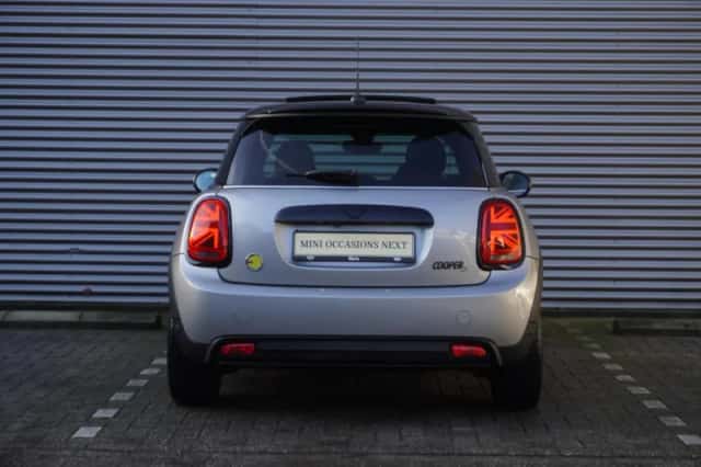 MINI Electric (2023) thumbnail 5