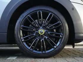 MINI Electric (2023) thumbnail 6