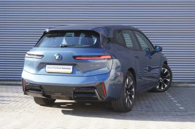 BMW iX (2025) thumbnail 2