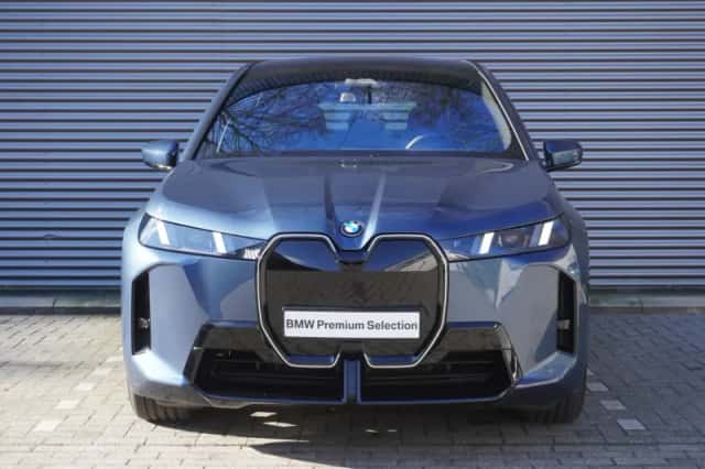 BMW iX (2025) thumbnail 3