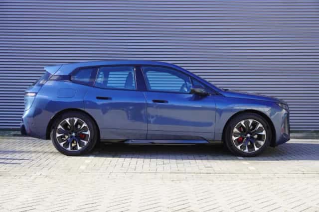 BMW iX (2025) thumbnail 4