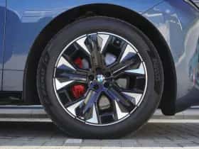 BMW iX (2025) thumbnail 6