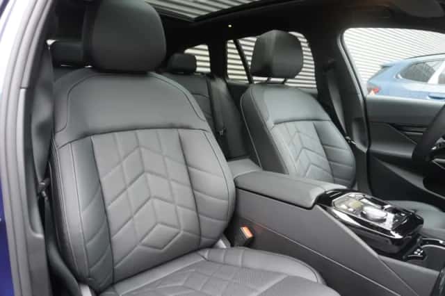 BMW i5 (2026) thumbnail 4