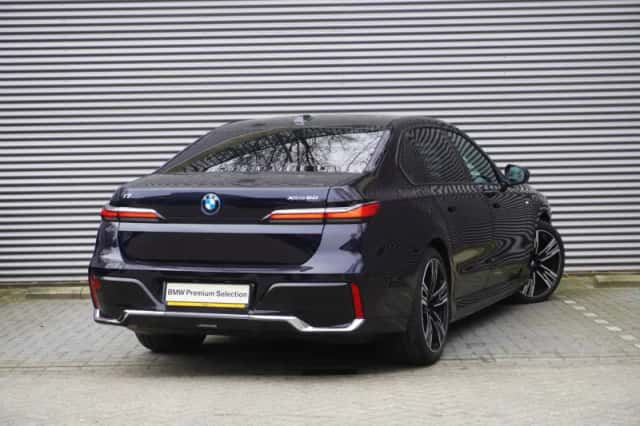 BMW i7 (2025) thumbnail 2