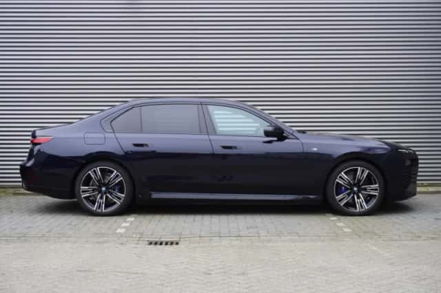 BMW i7 (2025) thumbnail 4