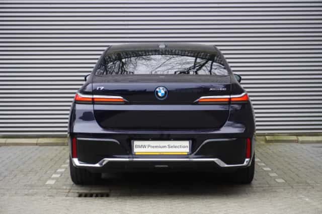 BMW i7 (2025) thumbnail 5