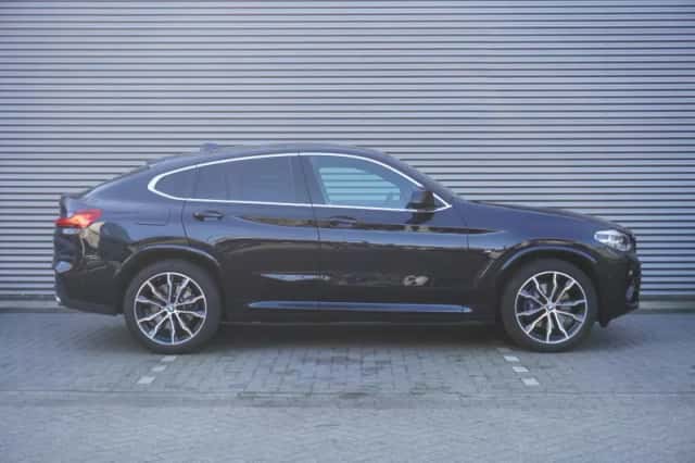BMW X4 (2019) thumbnail 4