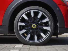 MINI Electric (2023) thumbnail 6