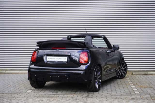 MINI Cabrio (2025) thumbnail 2