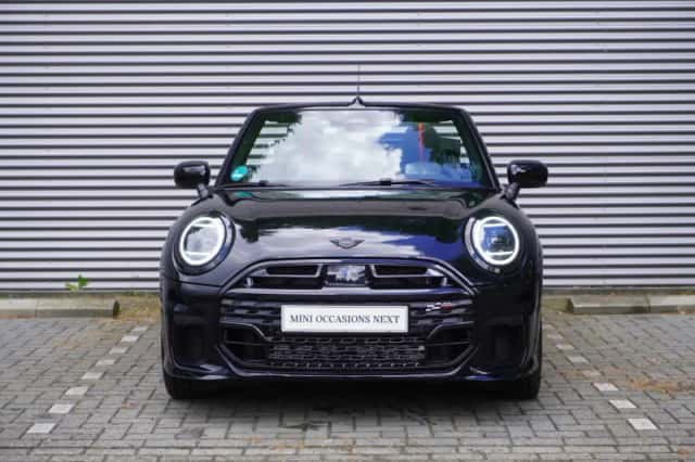 MINI Cabrio (2025) thumbnail 3