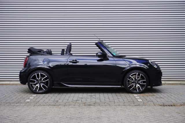 MINI Cabrio (2025) thumbnail 4