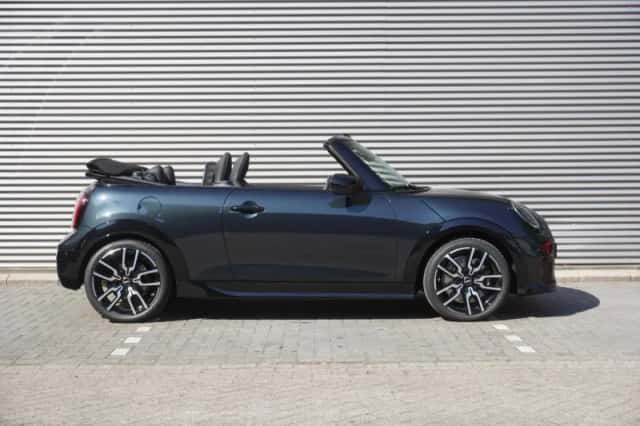 MINI Cabrio (2026) thumbnail 3