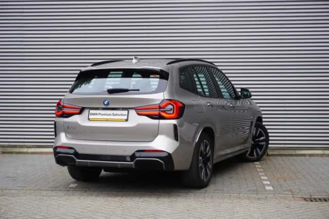 BMW iX3 (2022) thumbnail 2